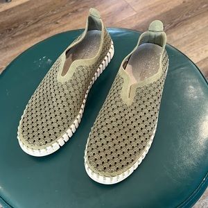 ILSE JACOBSEN Sneakers. Size 39 (8.5) Green